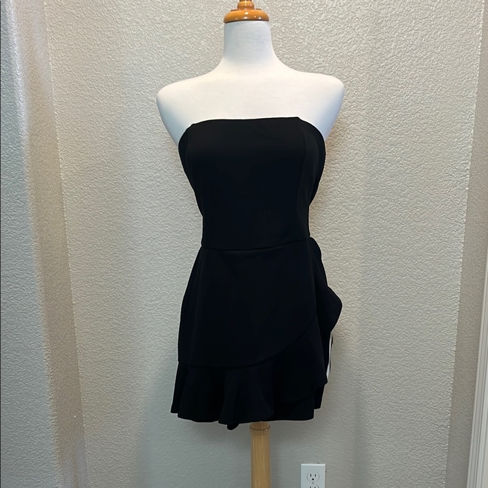 Lulu's Black Asymmetrical Ruffled Skort Romper size Large